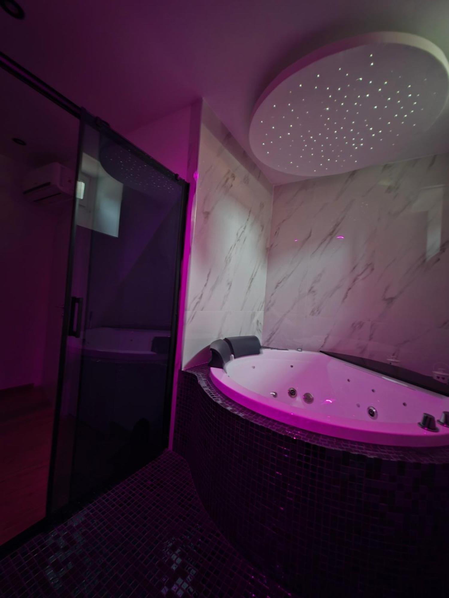 Elite Apartment Spa CTA Exterior photo