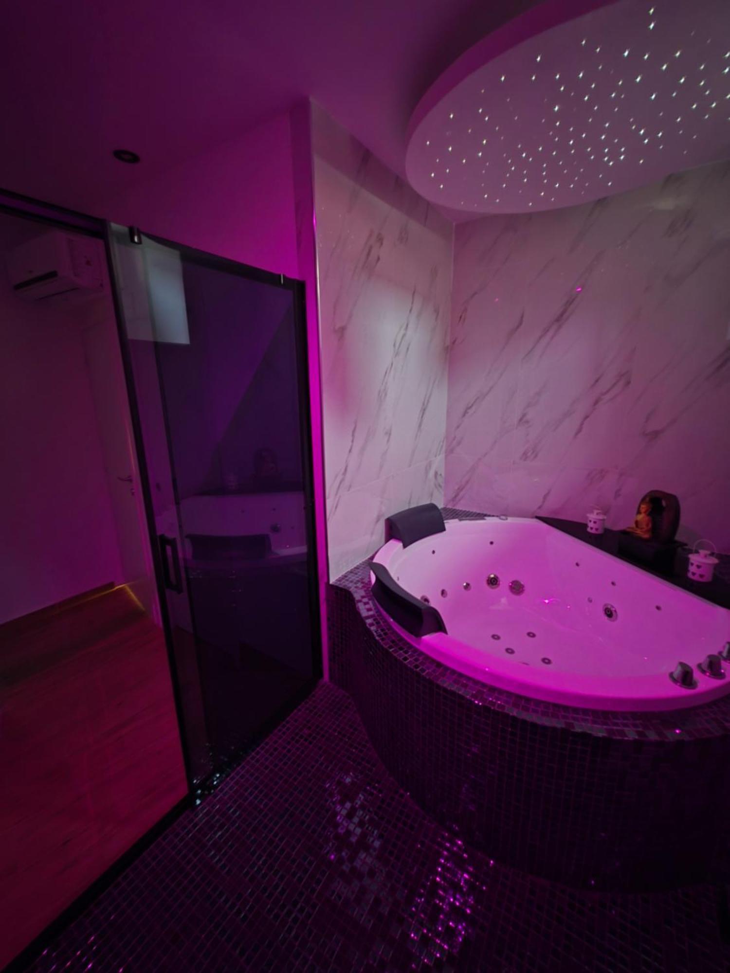 Elite Apartment Spa CTA Exterior photo