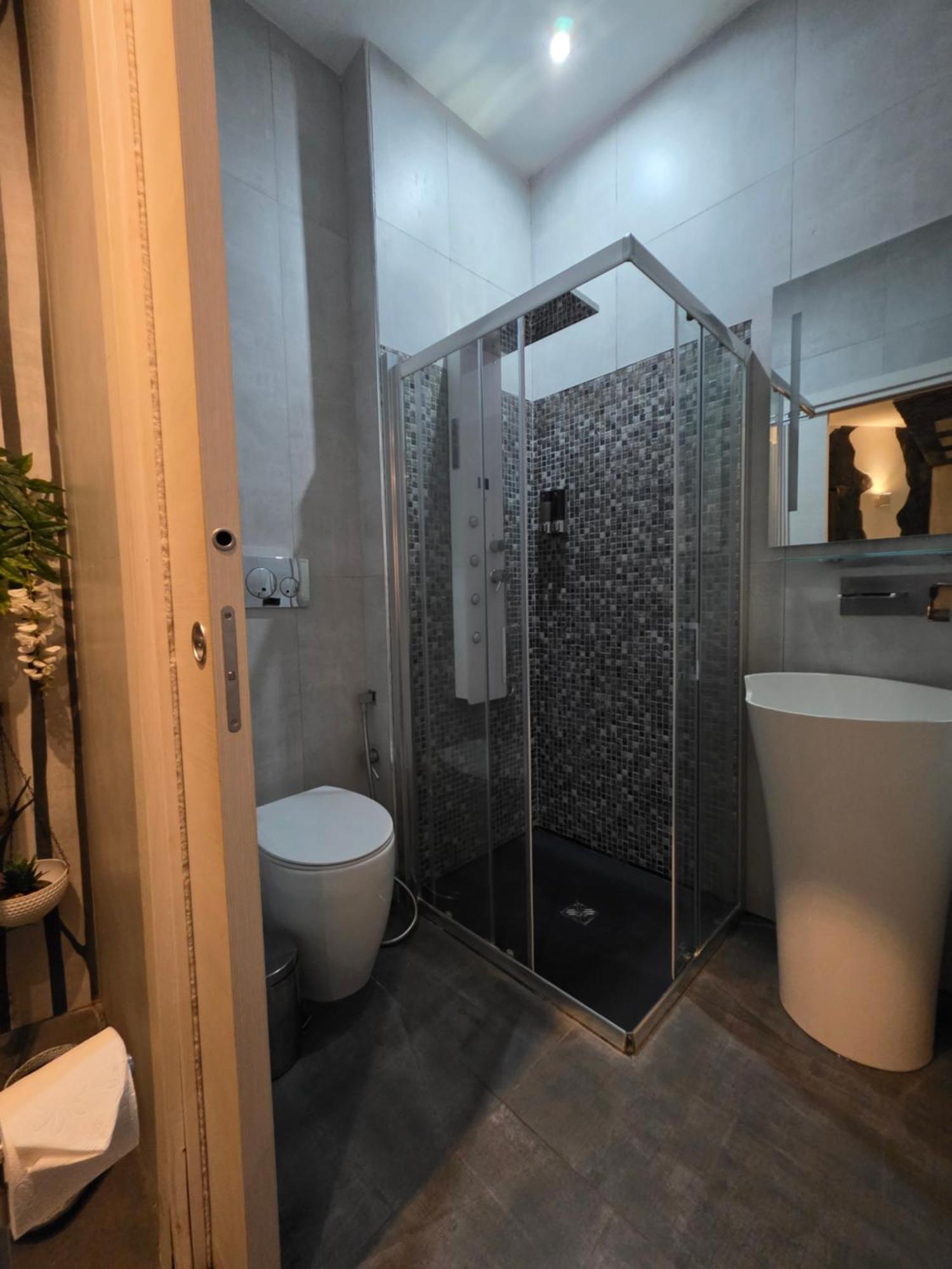 Elite Apartment Spa CTA Exterior photo